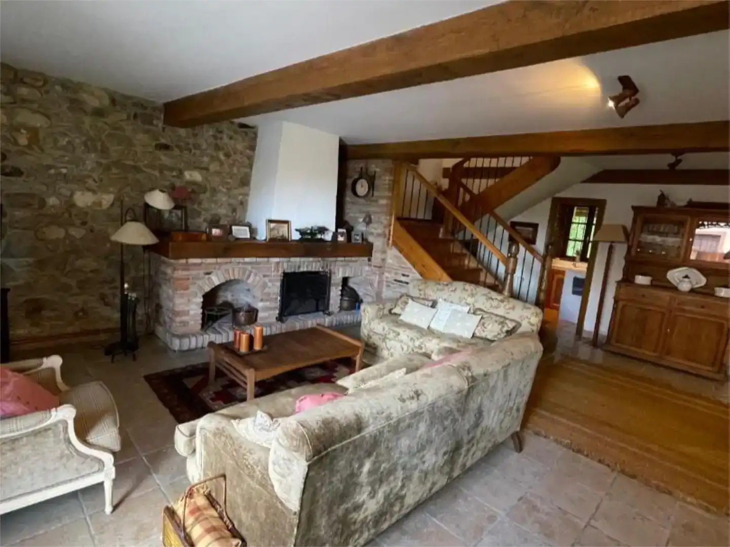 Sala d'estar de Finca rústica en venda en Val de San Vicente  amb Balcó