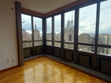 Pis amb balcó de lloguer a Plaza de Miguel Salamero