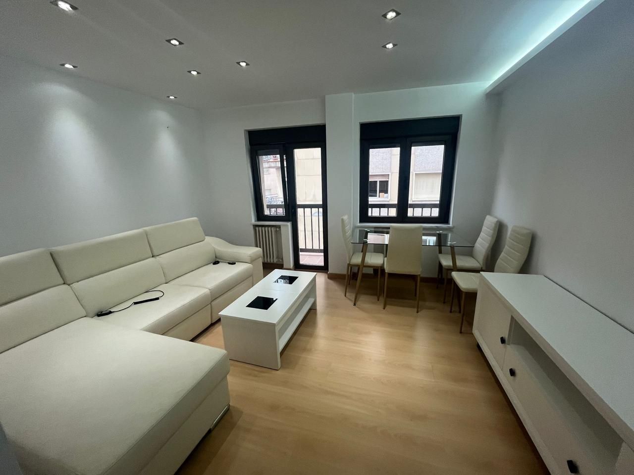 Sala d'estar de Pis de lloguer en Salamanca Capital amb Calefacció, Parquet i Balcó