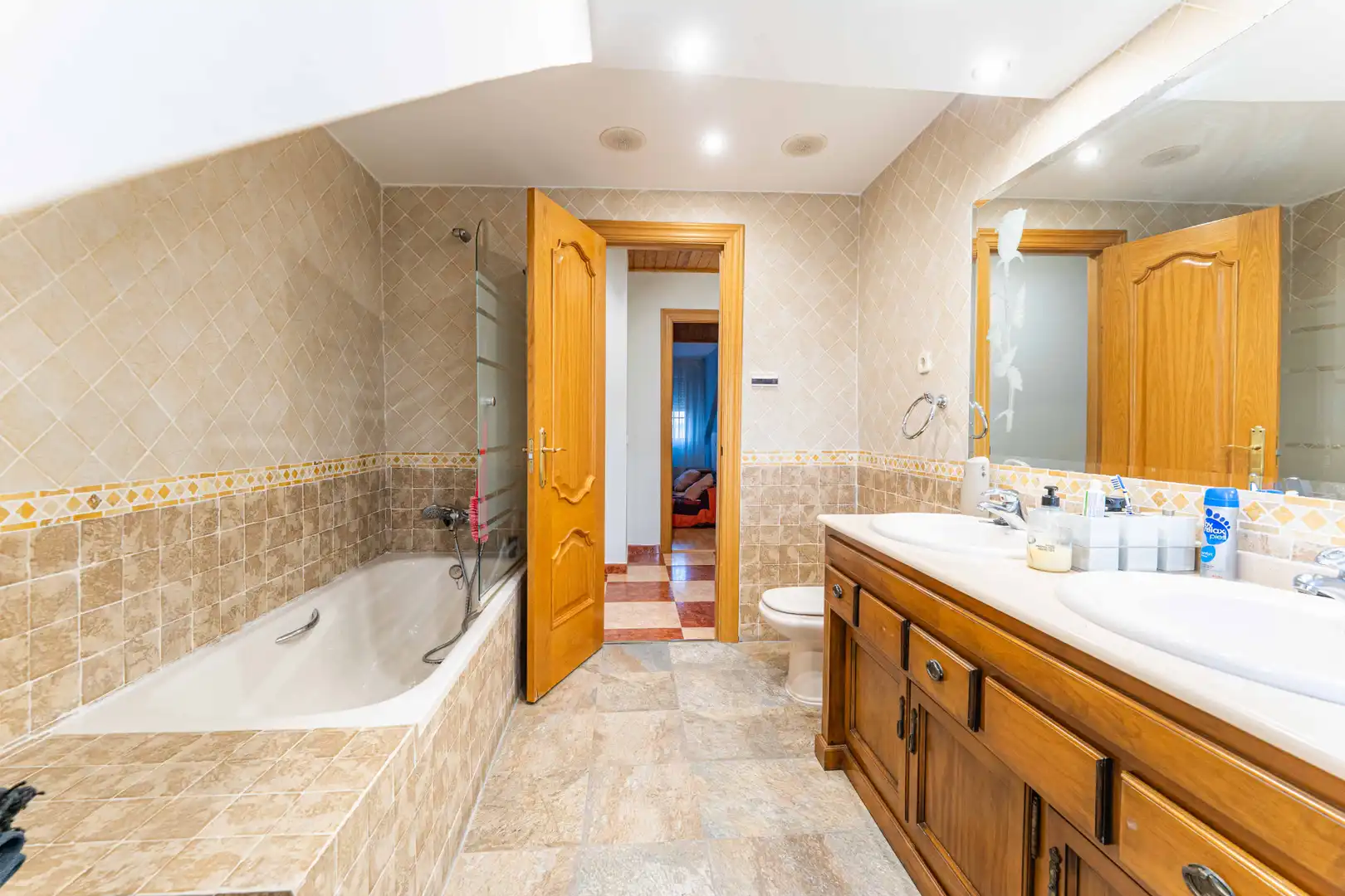 Bathroom of Houses for sale in Sevilla la Nueva  with Air Conditioner, Heating and Private garden