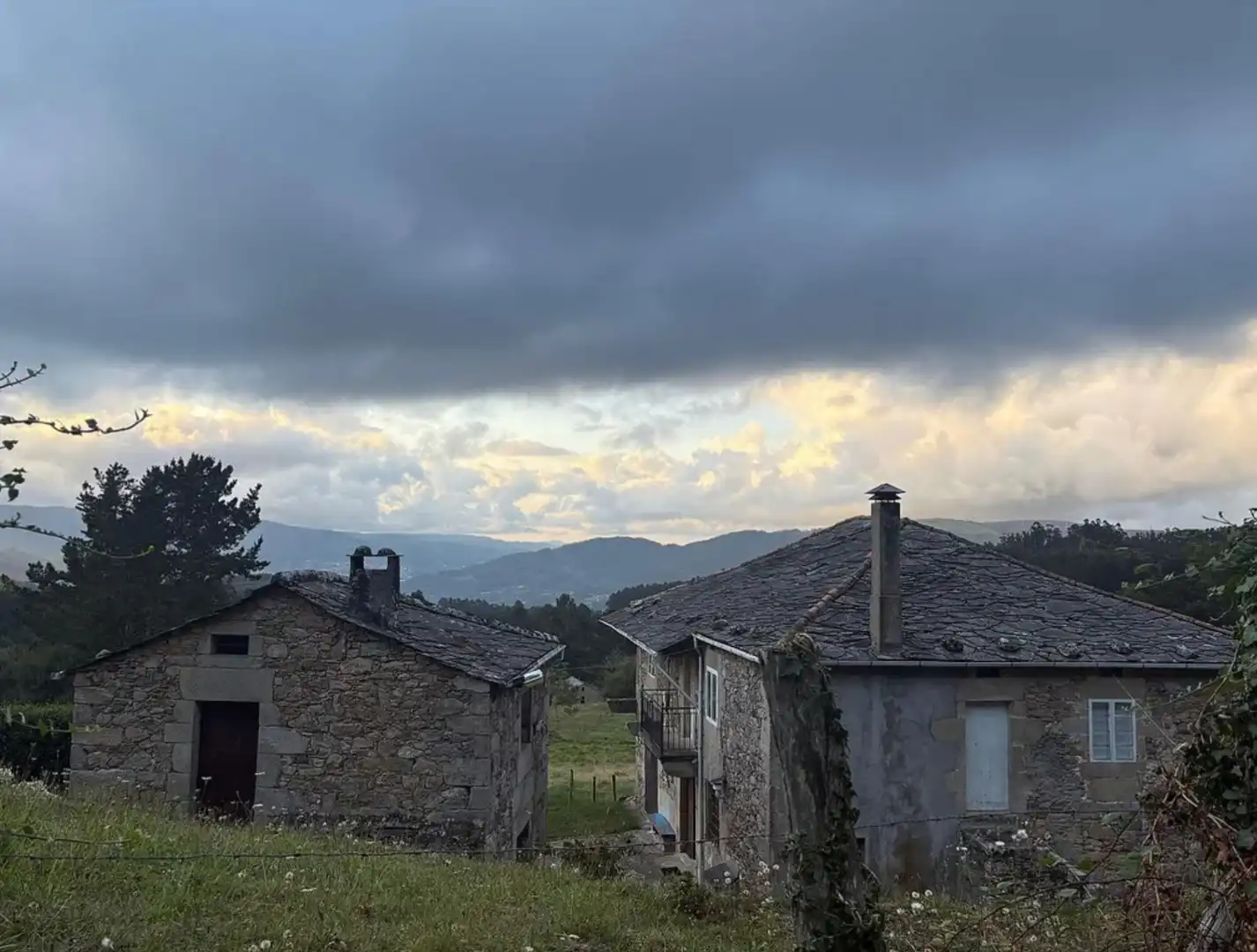 Vista exterior de Finca rústica en venda en Viveiro amb Jardí privat
