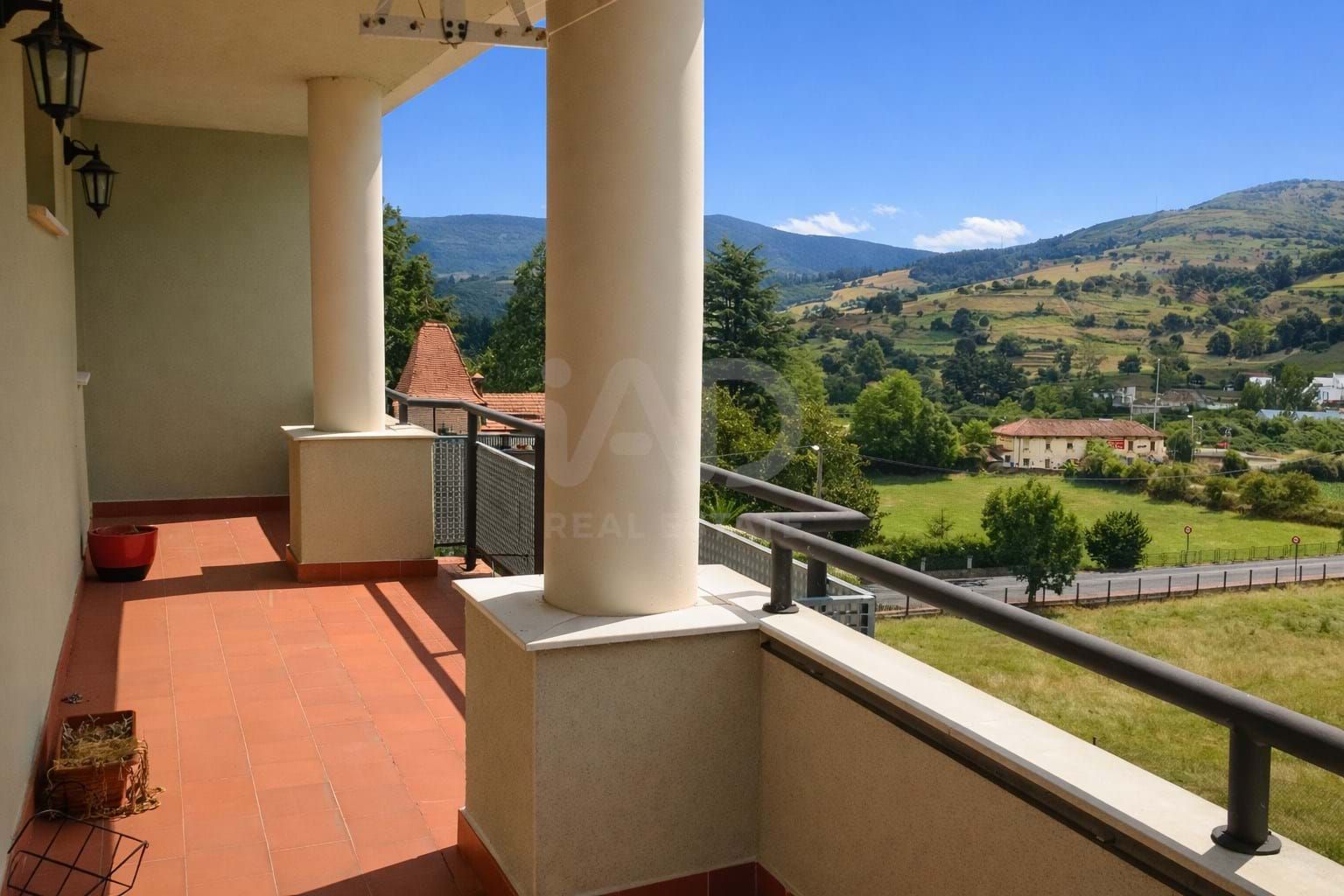 Terrasse von Dachboden zum Verkauf in Molledo mit Terrasse