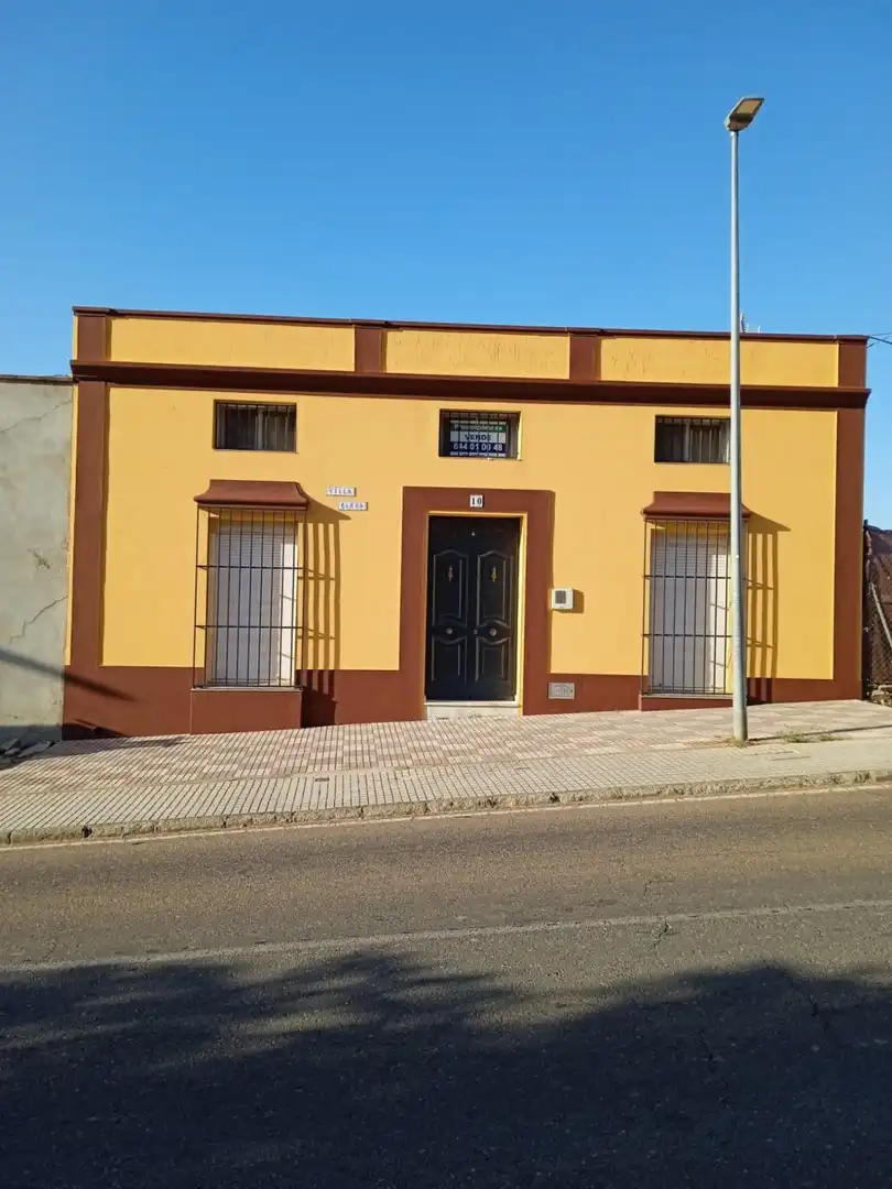 Vista exterior de Casa adosada en venta en Alange con Jardín privado, Trastero y Amueblado