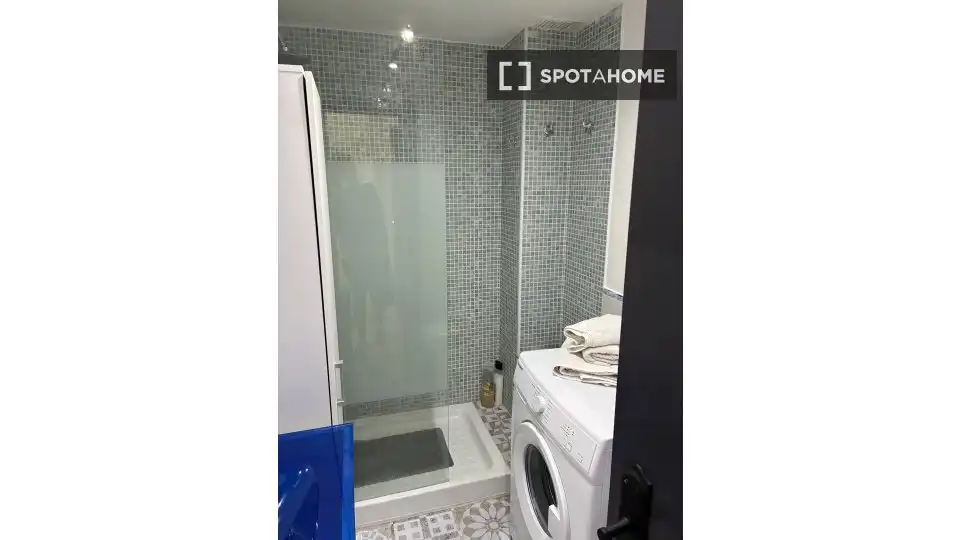 Bany de Apartament per a compartir en Granada amb Aire condicionat, Terrassa i Moblat