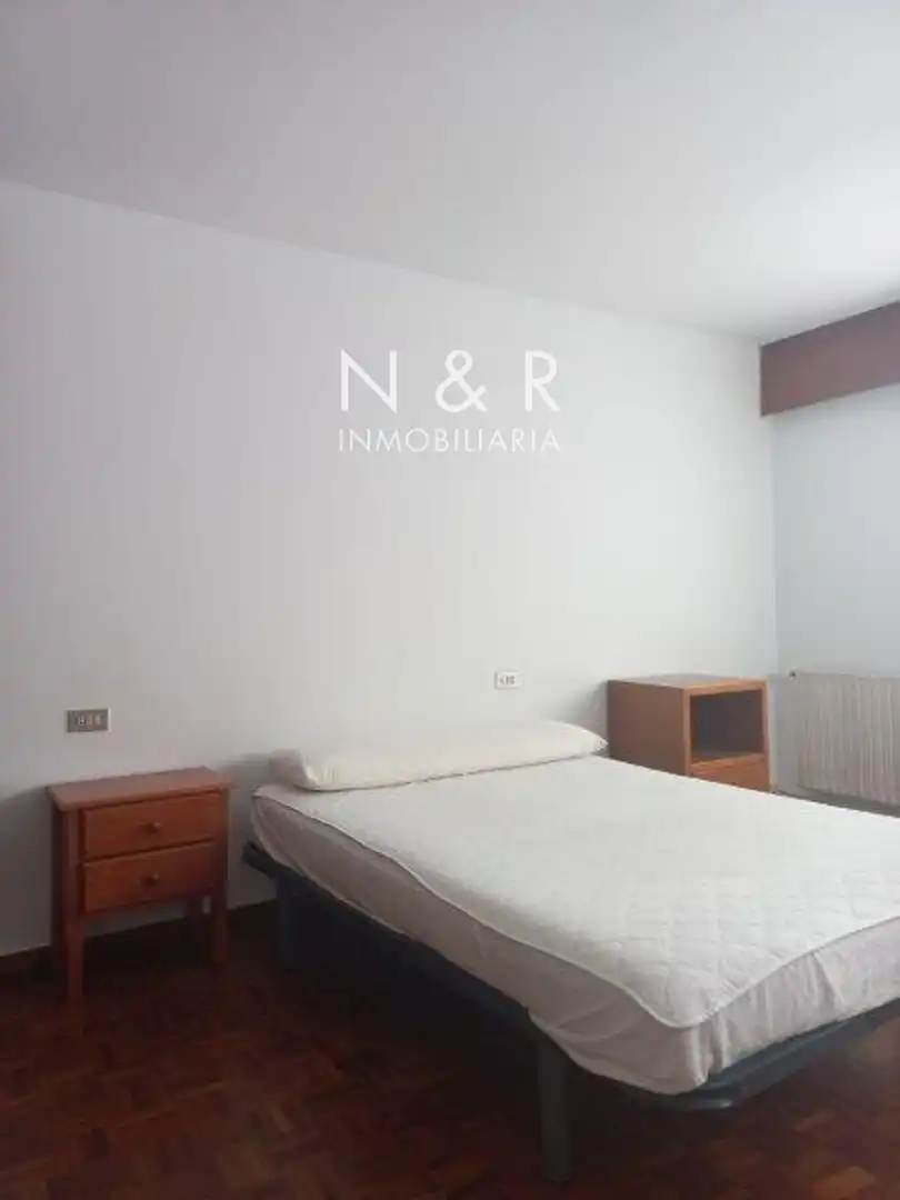 Habitación de Piso de alquiler en Santiago de Compostela  con Calefacción y Amueblado