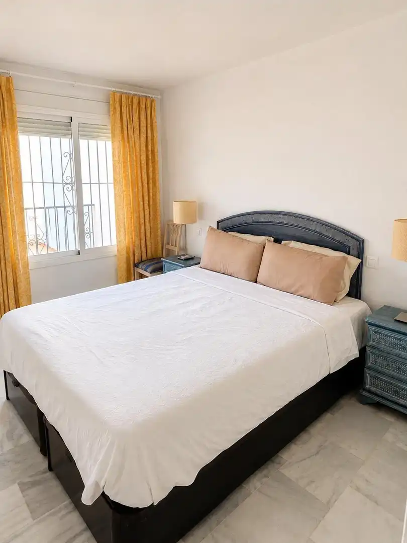 Dormitori de Apartament de lloguer en Mijas amb Aire condicionat, Calefacció i Terrassa