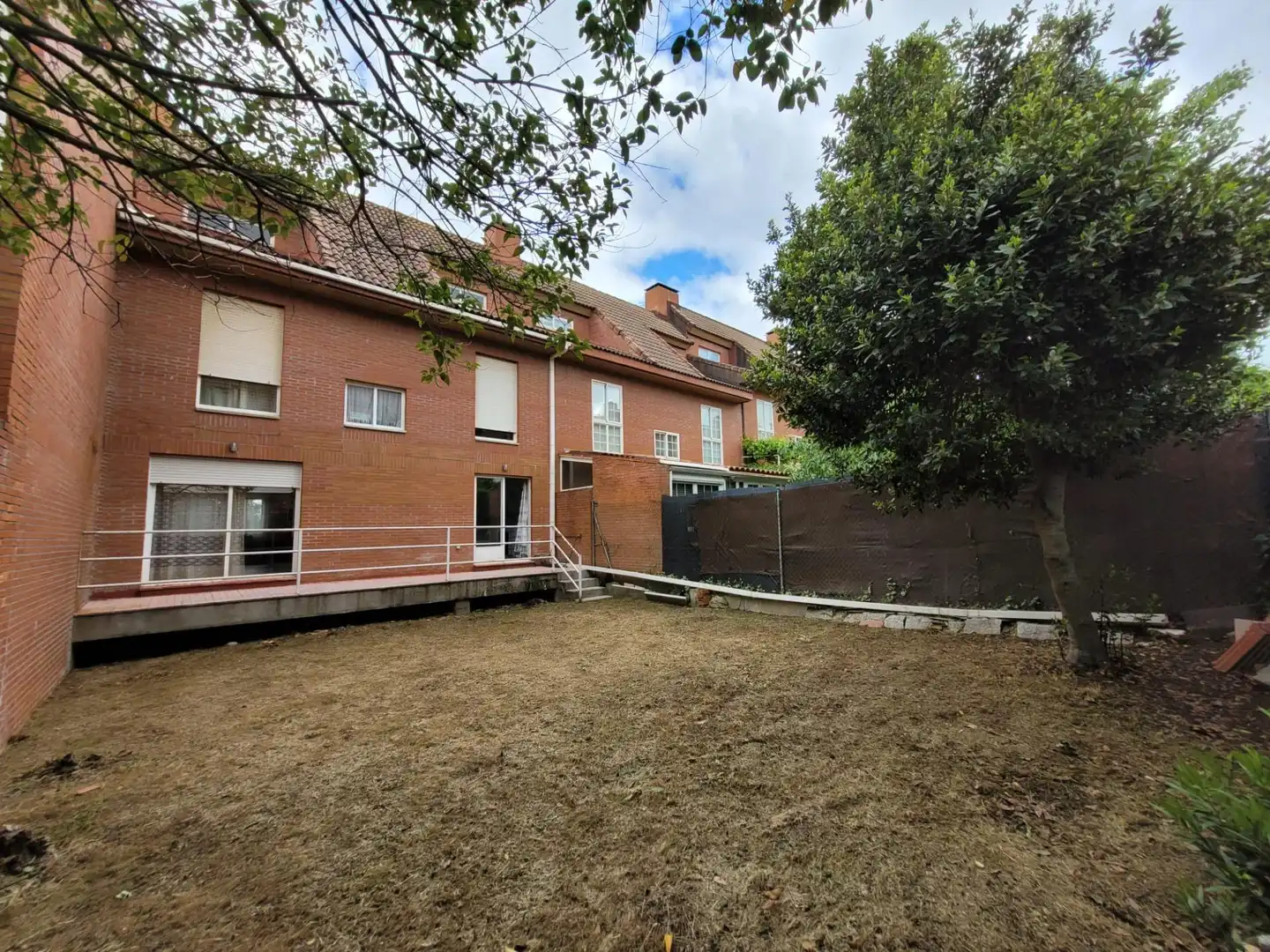 Vista exterior de Casa adosada en venda en Carrascal de Barregas amb Calefacció, Jardí privat i Parquet