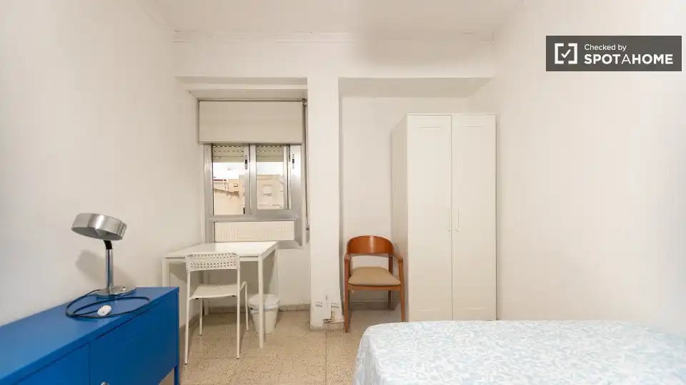 Bedroom of Flat for rent in Valencia  with Air Conditioner, Heating and Furnished