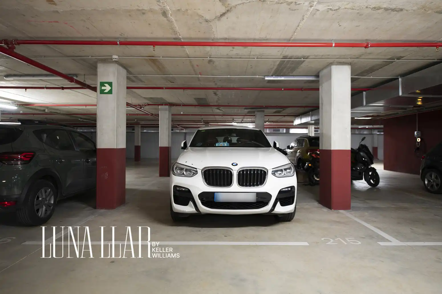 Parking de Piso en venta en Cornellà de Llobregat con Aire acondicionado, Calefacción y Jardín privado