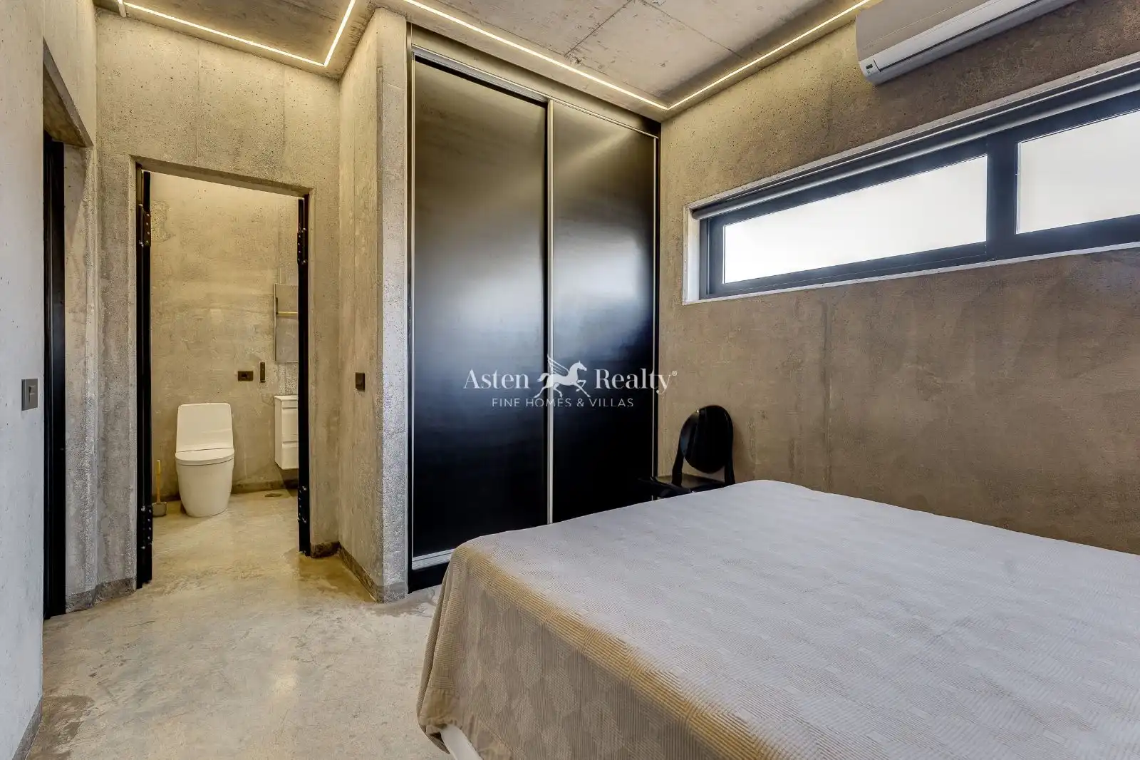 Dormitori de Casa o xalet en venda en Adeje amb Aire condicionat, Terrassa i Piscina