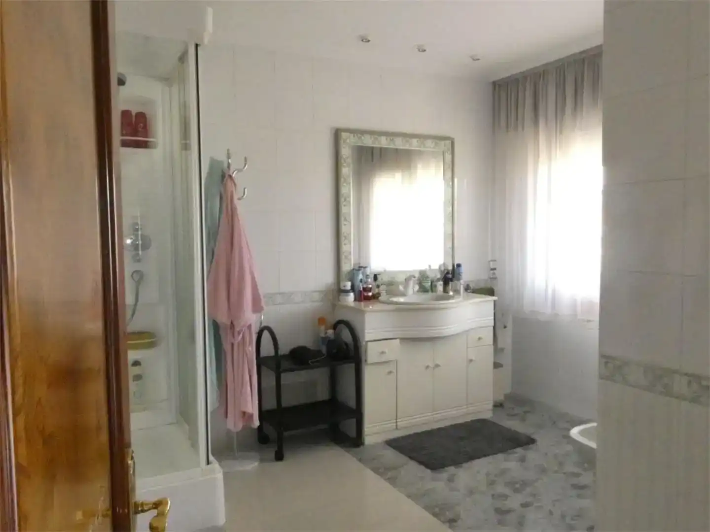 Bany de Pis en venda en Pontevedra Capital  amb Jardí privat, Parquet i Piscina