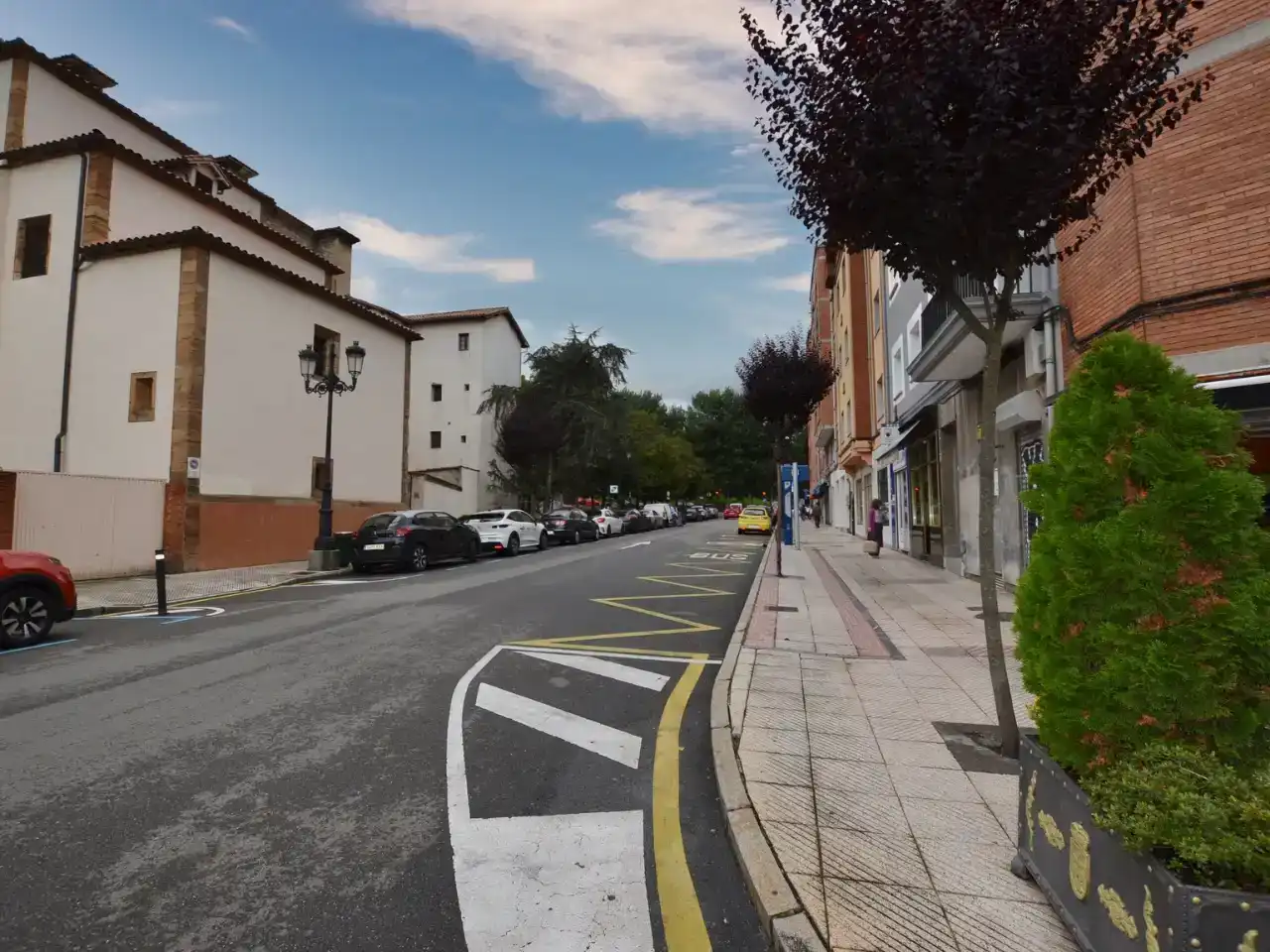Vista exterior de Àtic en venda en Oviedo  amb Parquet, Traster i Moblat