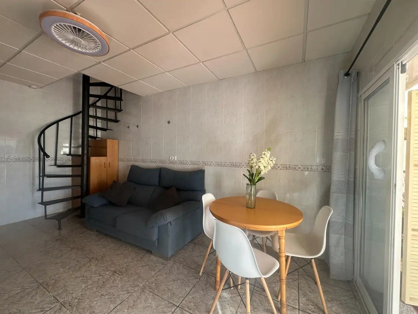 Wohnung zum Verkauf in Cartagena mit Klimaanlage, Privatgarten und Möbliert