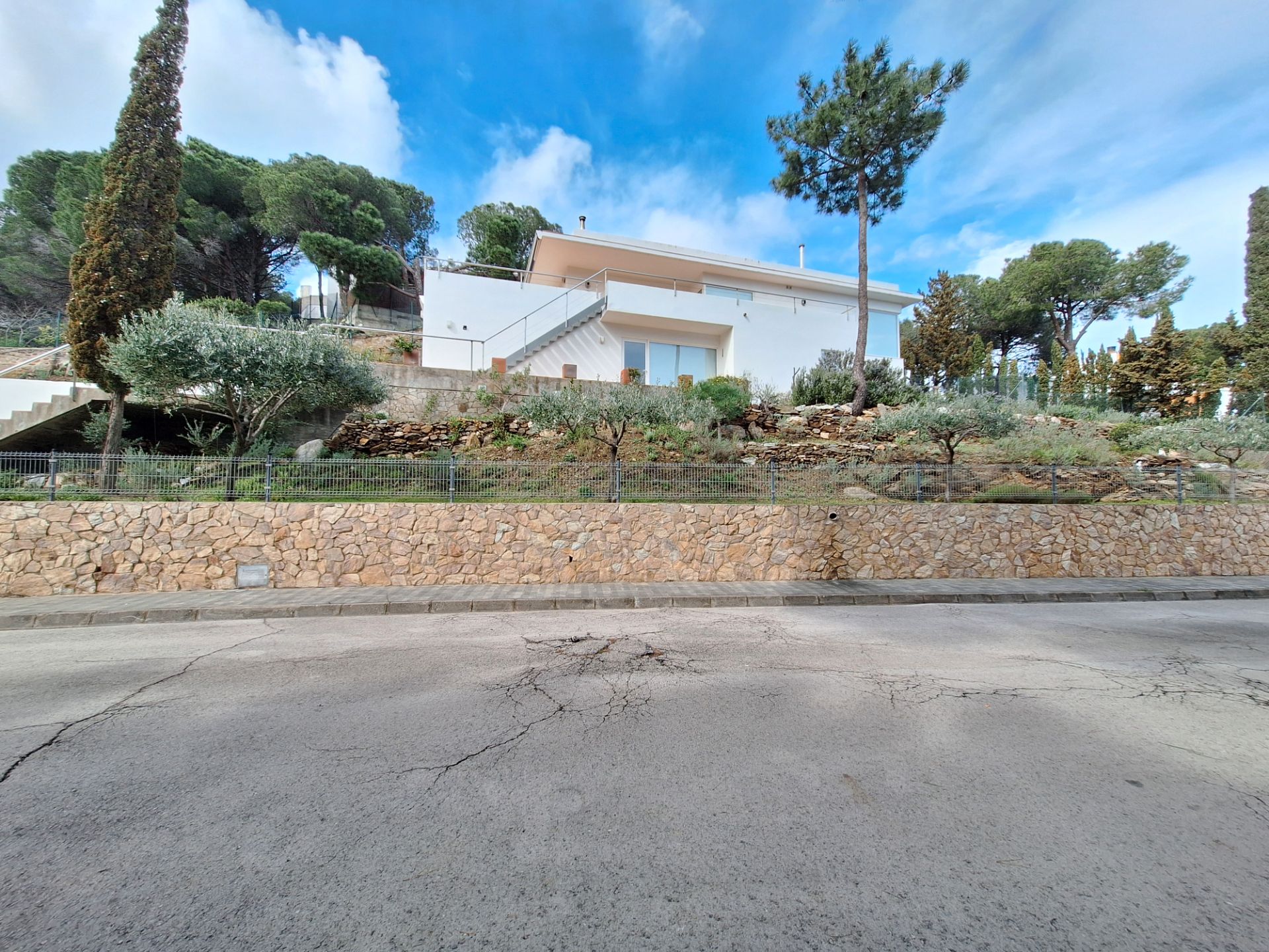 Vista exterior de Casa o xalet en venda en El Port de la Selva amb Calefacció, Jardí privat i Terrassa