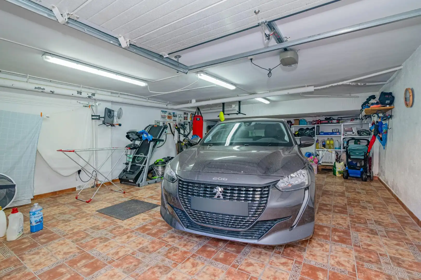 Parking of Detached homes for sale in Híjar