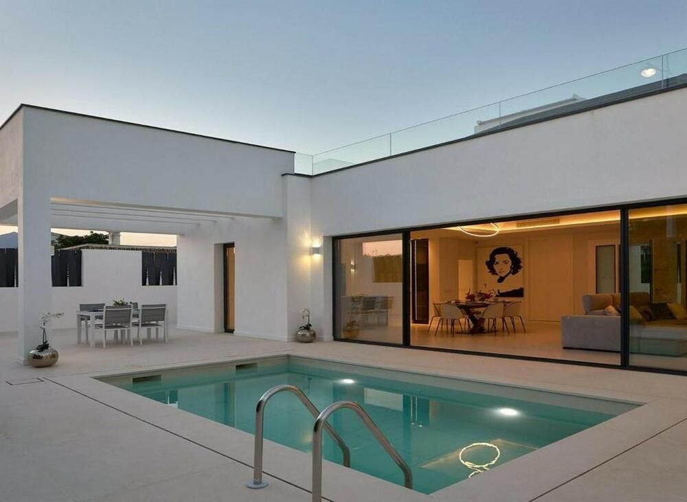 Piscina de Casa o chalet de alquiler en Marbella con Aire acondicionado, Jardín privado y Terraza