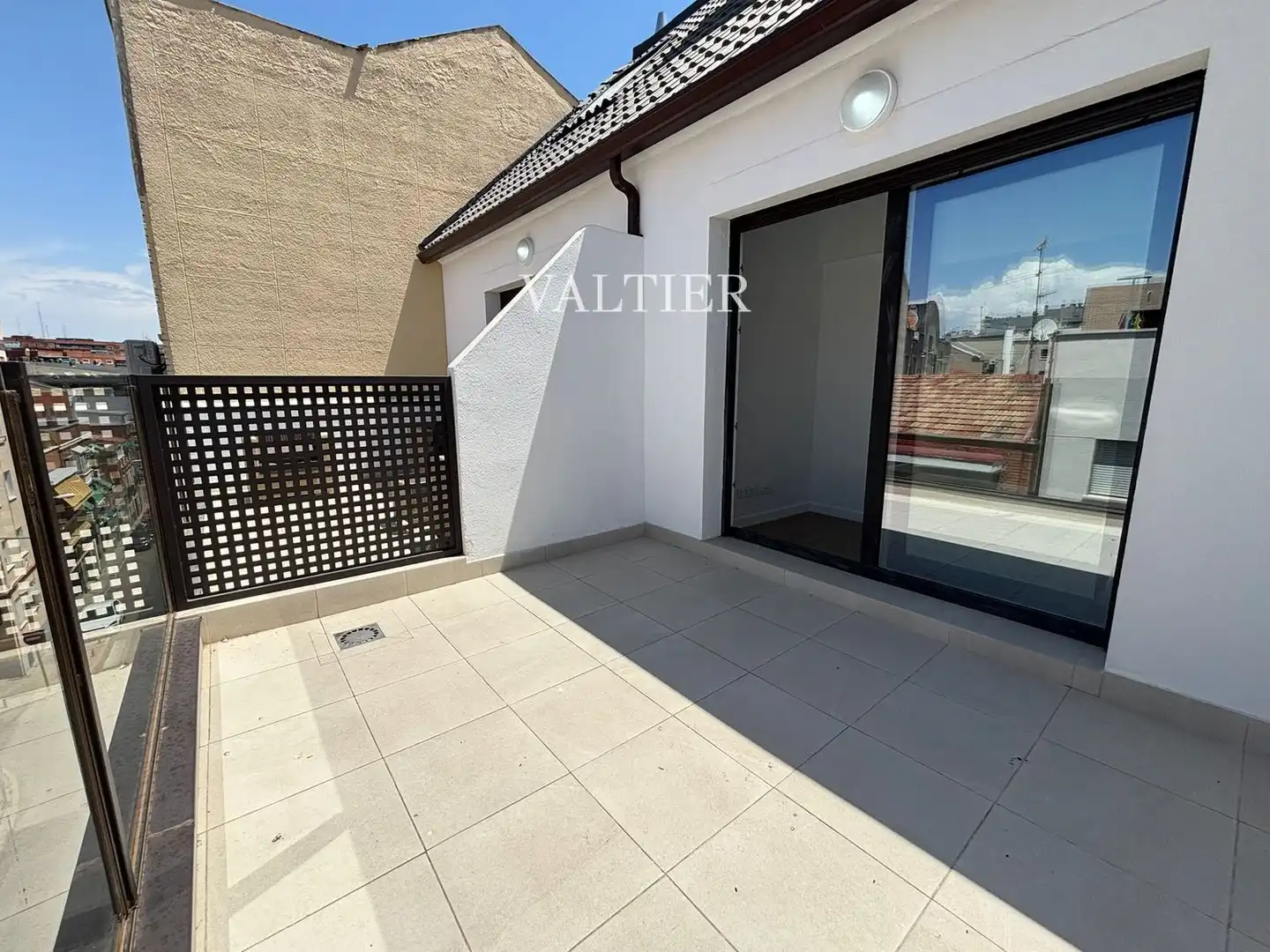 Terrasse von Maisonette zur Miete in Madrid mit Terrasse, Abstellraum und Schwimmbad