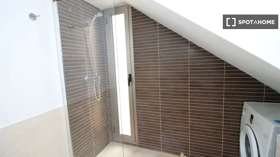 Bany de Apartament per a compartir en Torrevieja amb Aire condicionat, Calefacció i Terrassa
