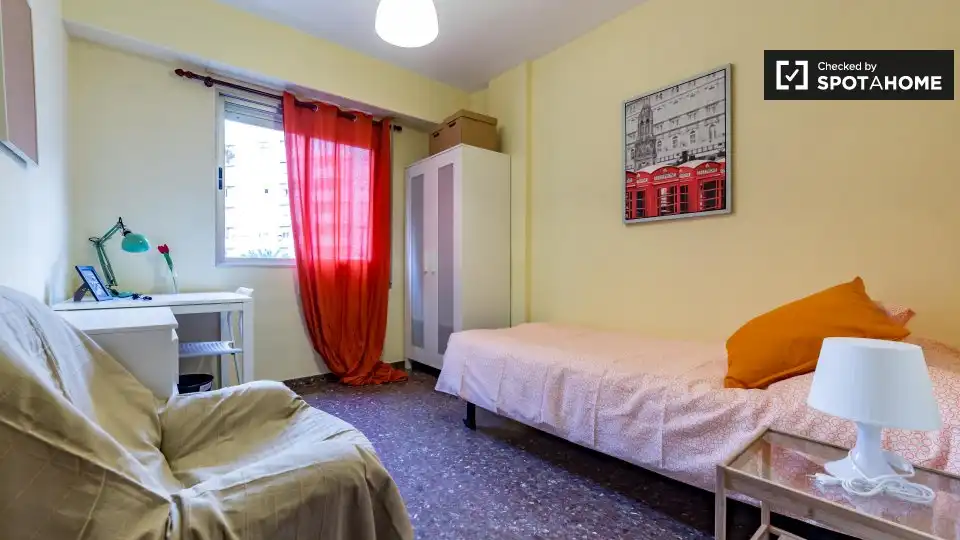 Bedroom of Flat for rent in Valencia  with Air Conditioner, Heating and Furnished