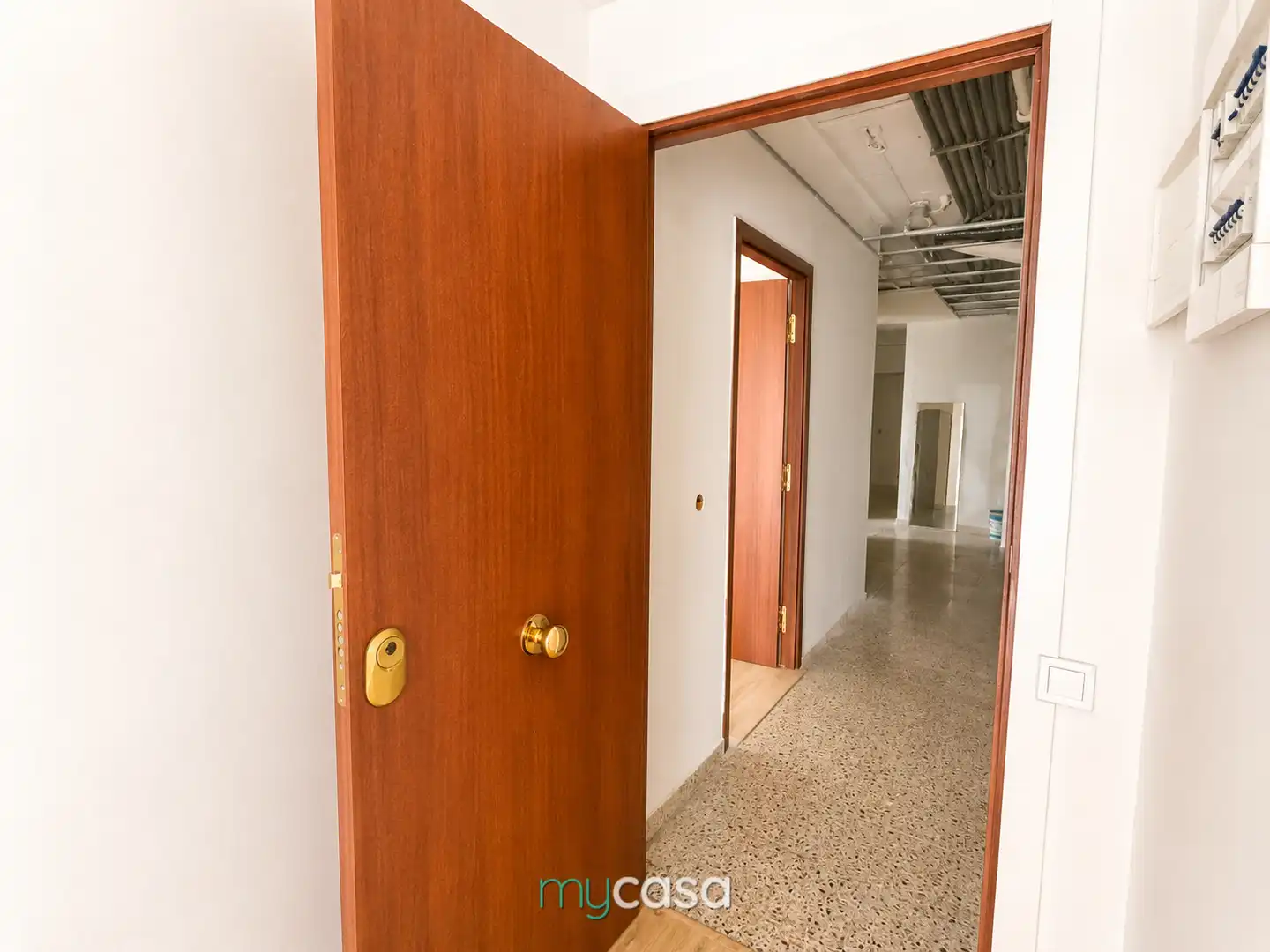Local en venta en Barcelona con Parquet, Terraza y Alarma