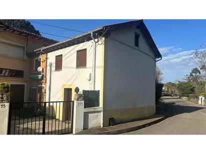 Exterior view of House or chalet for sale in Llanes