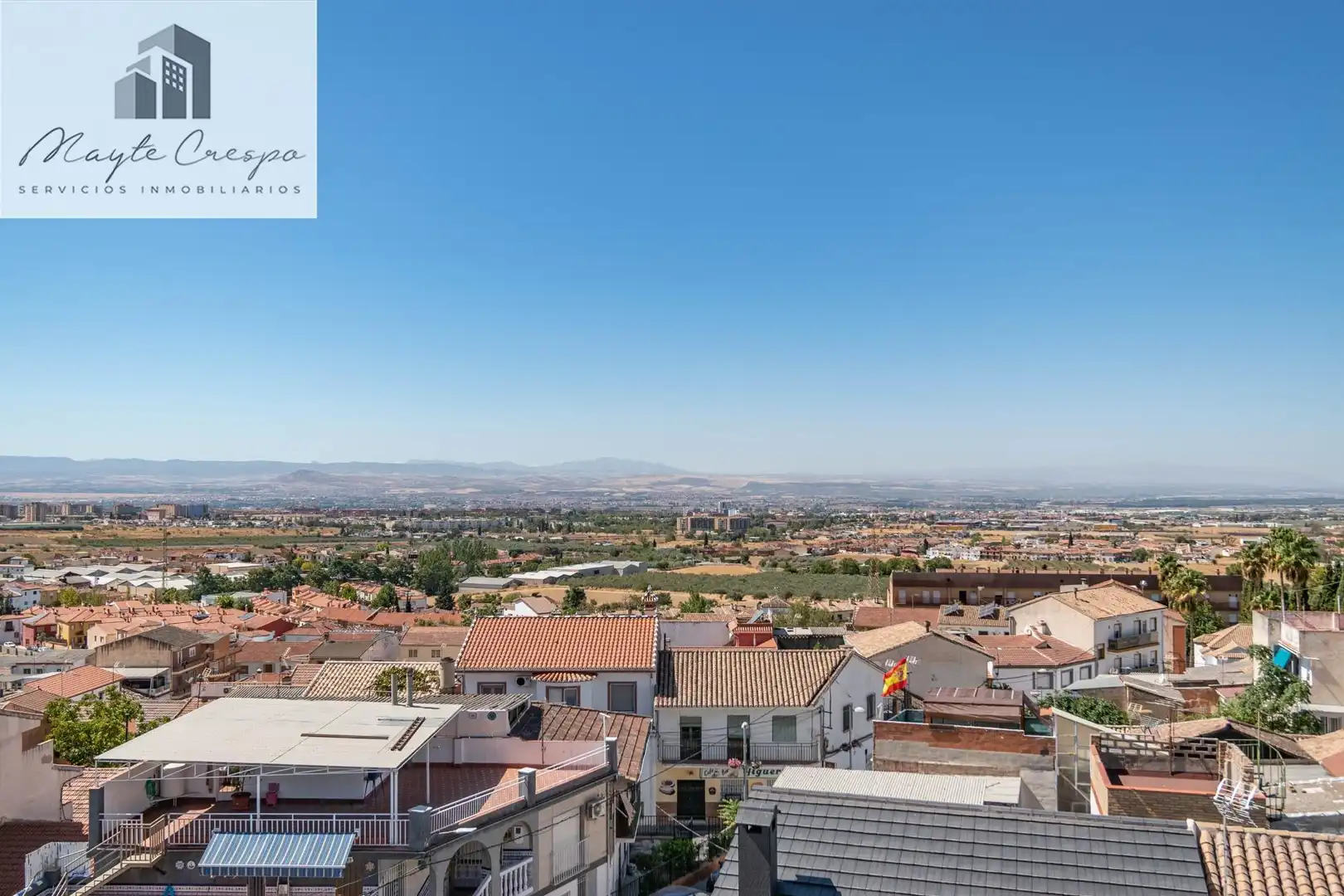 Vista exterior de Casa adosada en venta en Jun con Terraza, Amueblado y Alarma