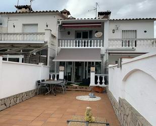 Vista exterior de Finca rústica en venda en Empuriabrava amb Aire condicionat, Terrassa i Moblat