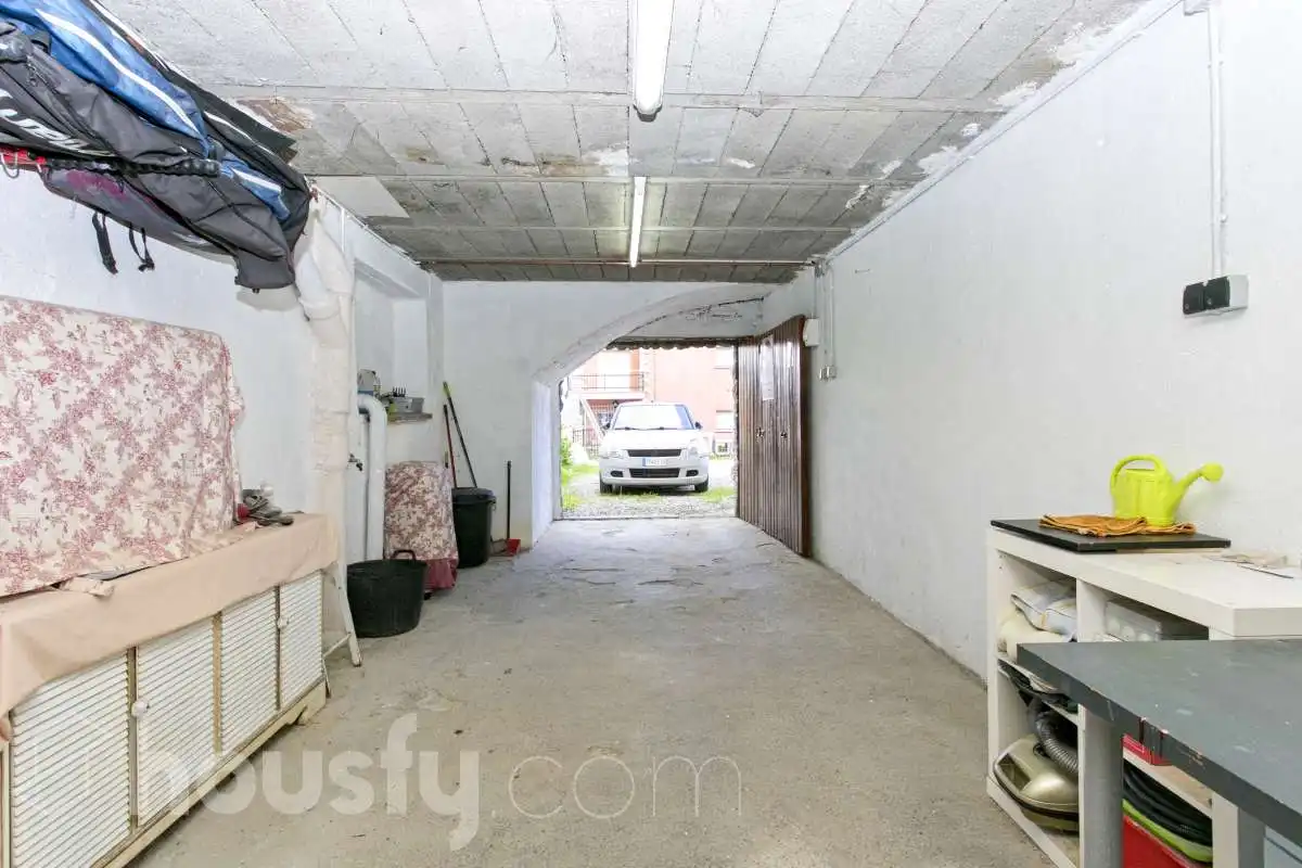 Flat for sale in Alp  with Air Conditioner, Heating and Terrace