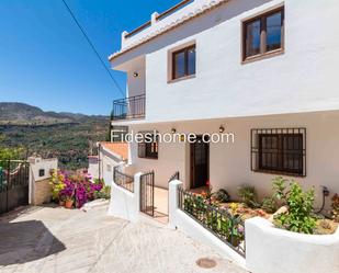 Vista exterior de Casa o xalet en venda en Albuñuelas amb Aire condicionat, Terrassa i Balcó