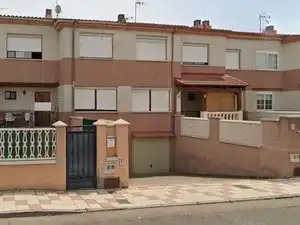 Vista exterior de Casa adosada en venta en Santovenia de Pisuerga con Terraza, Trastero y Balcón