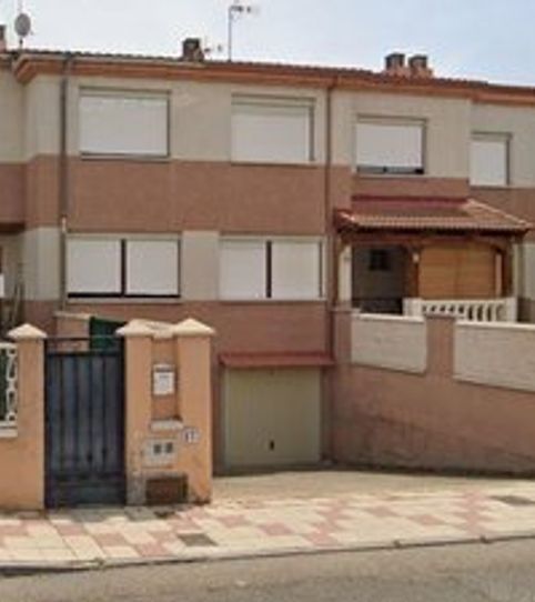 Foto 2 von Einfamilien-Reihenhaus zum Verkauf in Camino Viejo, 37, Santovenia de Pisuerga, Valladolid