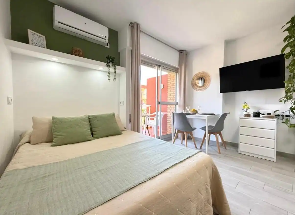 Bedroom of Flat for rent in Parque de la Paloma