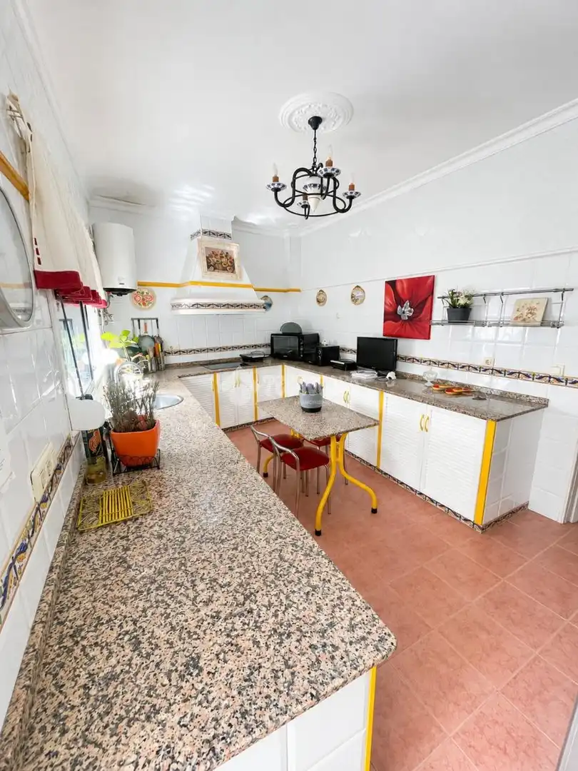 Cuina de Casa o xalet en venda en San Fernando amb Aire condicionat
