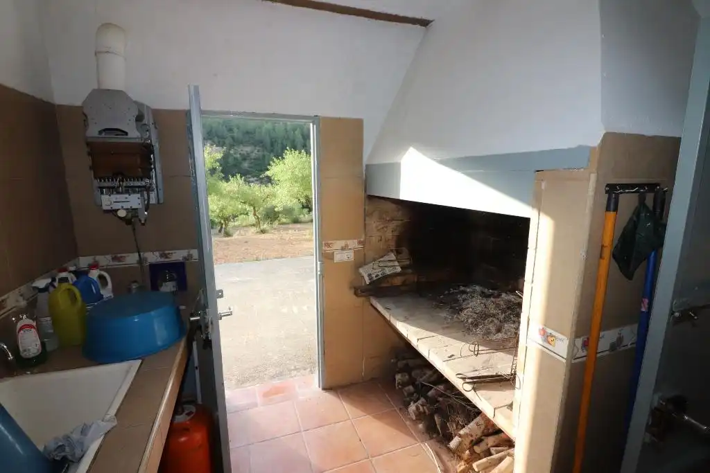 Cuina de Finca rústica en venda en Buñol amb Jardí privat, Terrassa i Traster