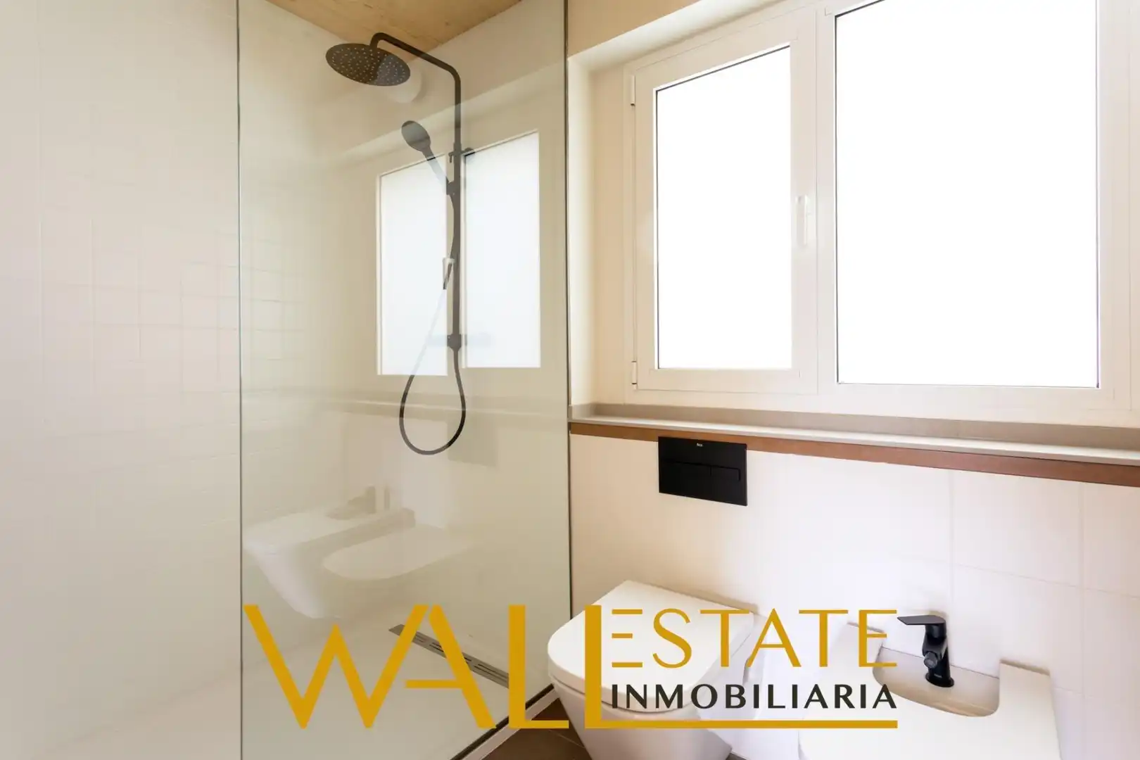 Bany de Casa o xalet en venda en Madrid amb Calefacció, Jardí privat i Terrassa