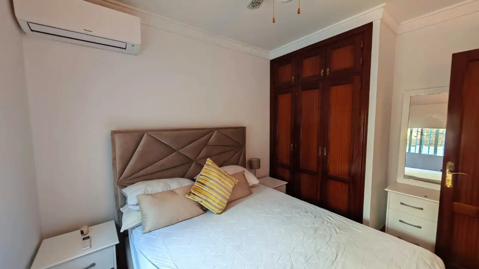 Dormitori de Casa o xalet en venda en Torrox amb Aire condicionat, Terrassa i Moblat