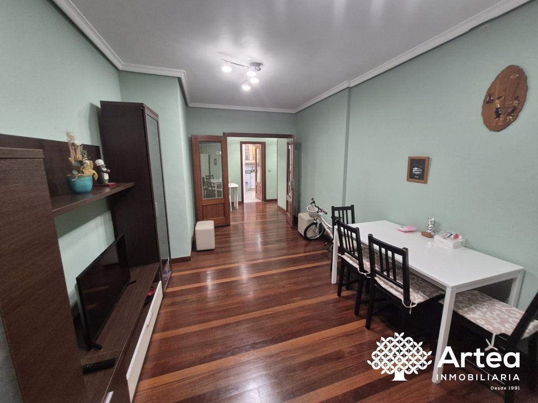 Menjador de Pis en venda en Bilbao  amb Calefacció