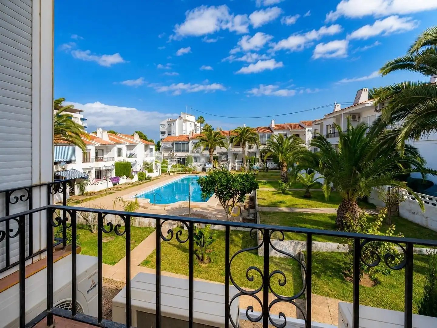 Vista exterior de Casa adosada en venda en L'Alfàs del Pi amb Calefacció, Moblat i Piscina comunitària