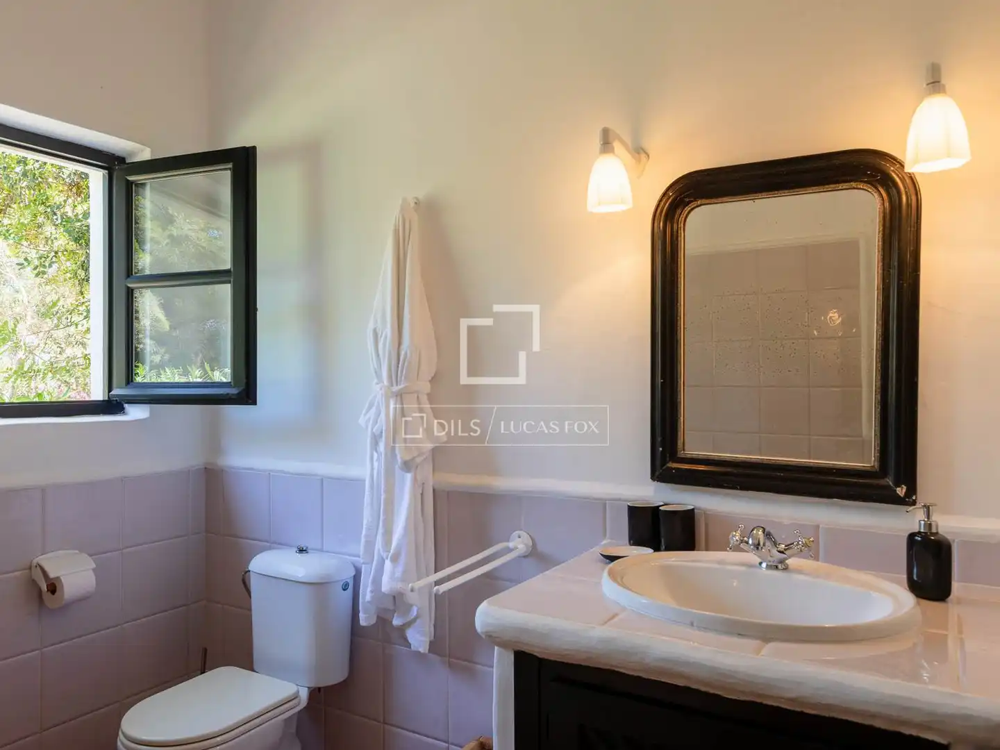 Bathroom of Country homes for sale in Santa Eulària des Riu  with Furnished