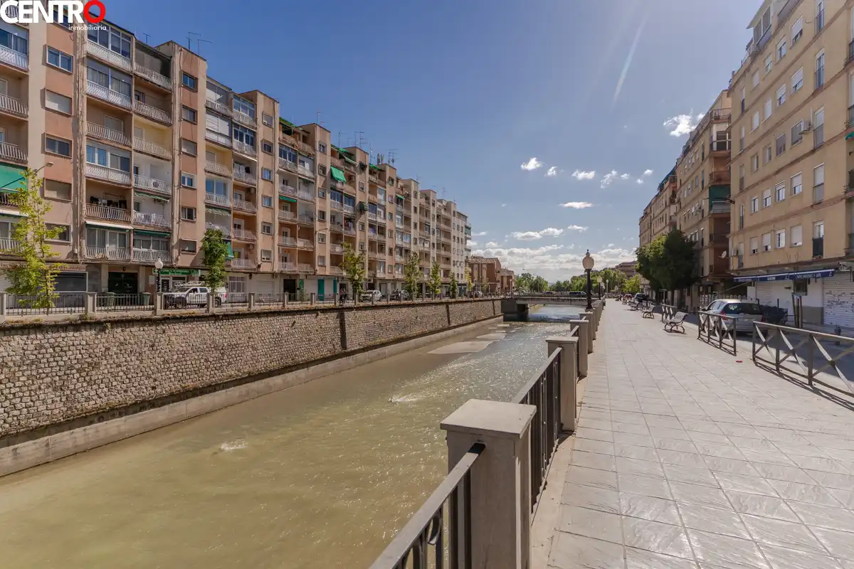 Vista exterior de Piso en venta en Granada con Aire acondicionado y Terraza