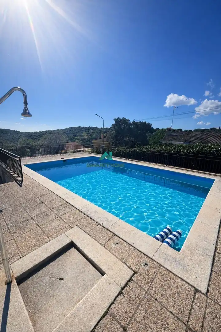 Piscina de Casa o xalet en venda en Villa del Prado
