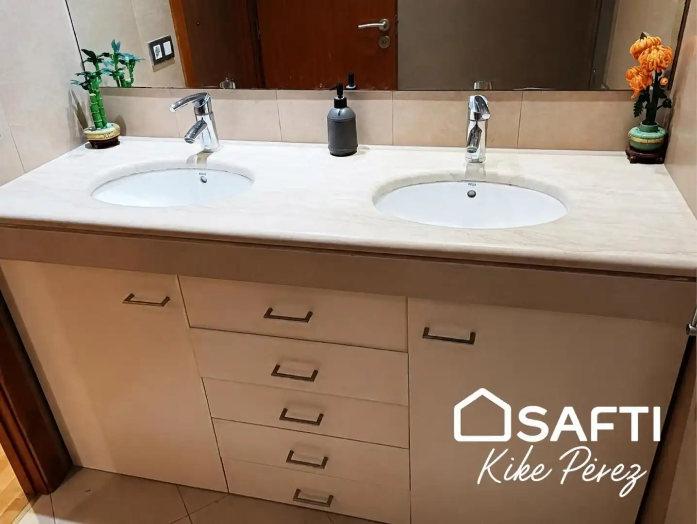 Baño de Piso en venta en Nou Barris