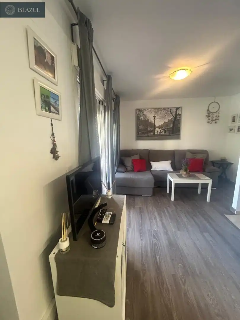 Sala d'estar de Apartament en venda en Isla Cristina amb Aire condicionat, Jardí privat i Terrassa