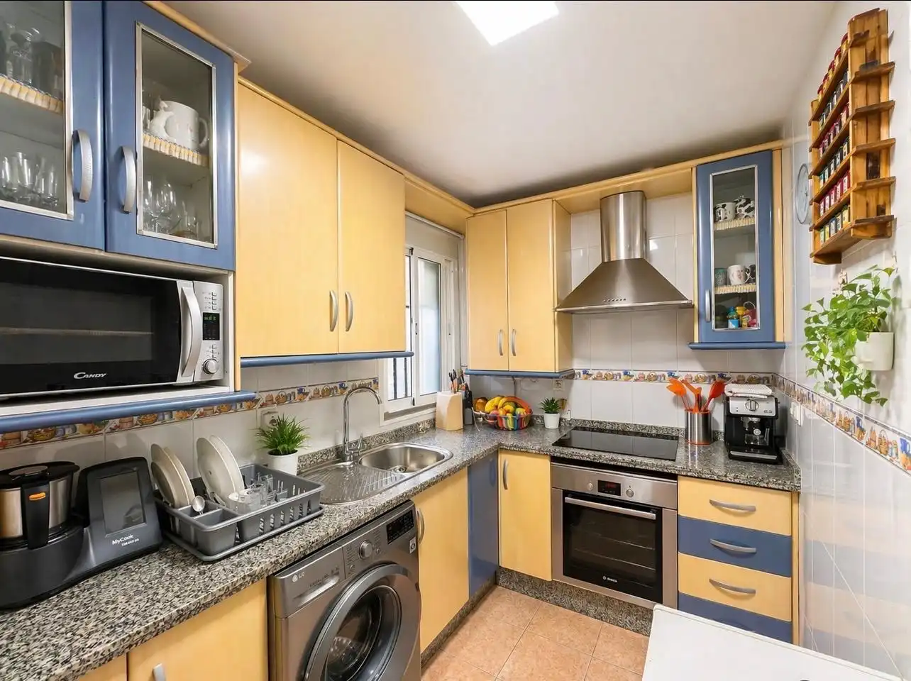 Kitchen of Flat for sale in Estepona  with Air Conditioner and Furnished
