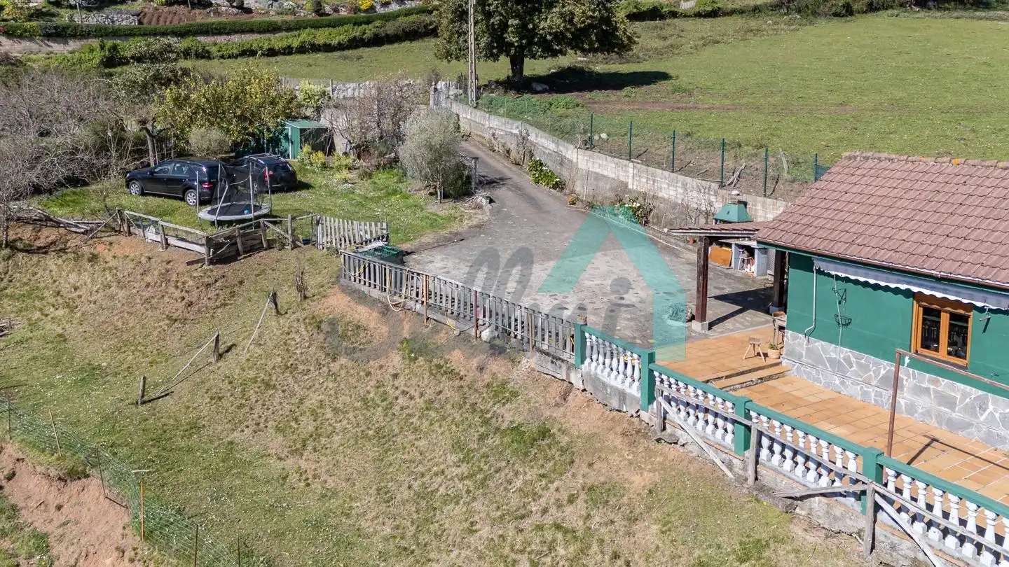Casa o xalet en venda en Oviedo  amb Jardí privat, Terrassa i Traster