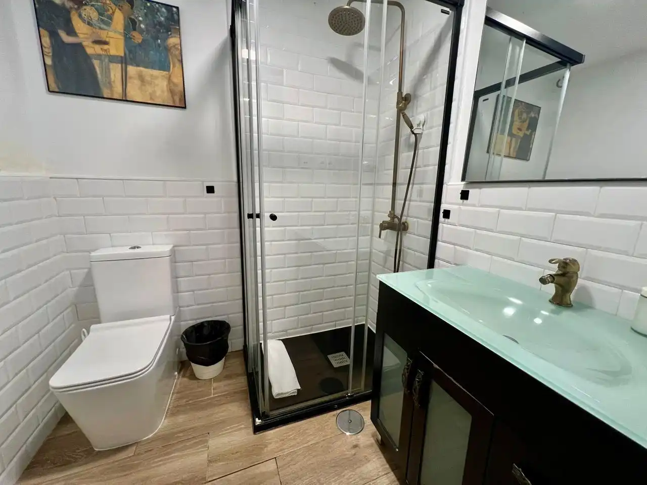 Bathroom of Ground floor for sale in Madrid  with Air Conditioner, Terrace and Furnished