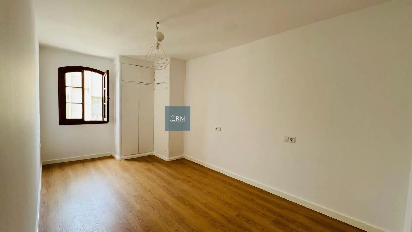Schlafzimmer von Wohnung zur Miete in Sanlúcar de Barrameda mit Klimaanlage, Parkett und Balkon