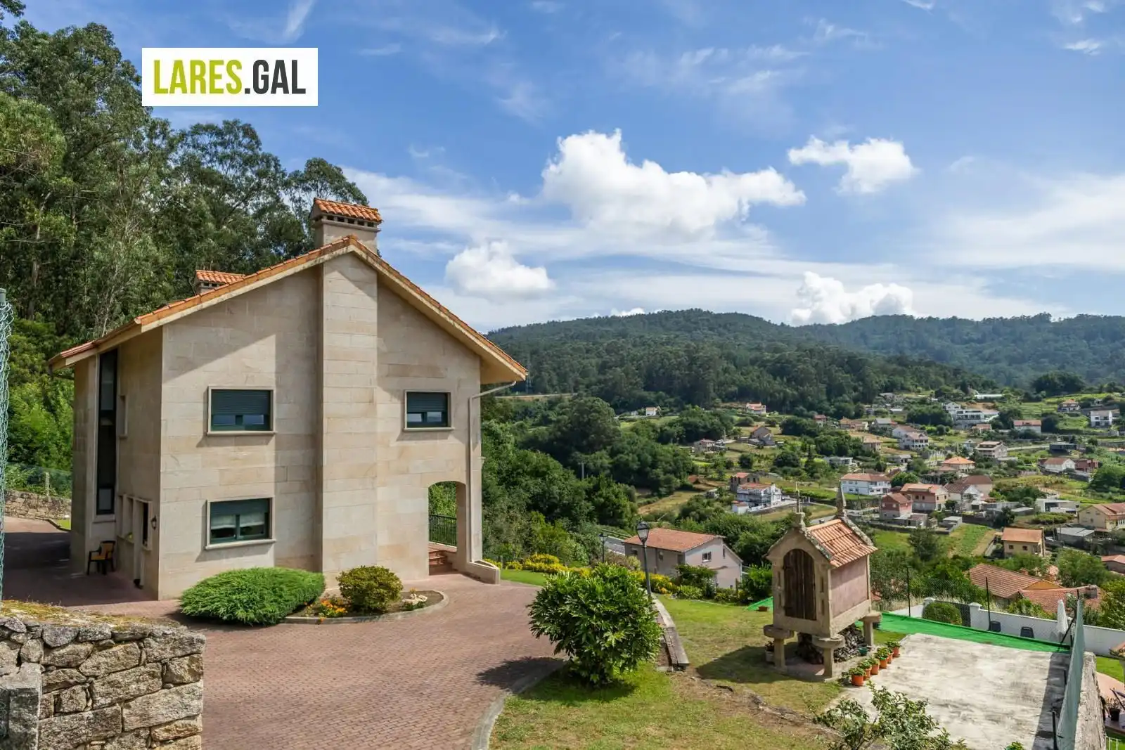 Außenansicht von Haus oder Chalet zum Verkauf in Cangas  mit Heizung, Terrasse und Möbliert