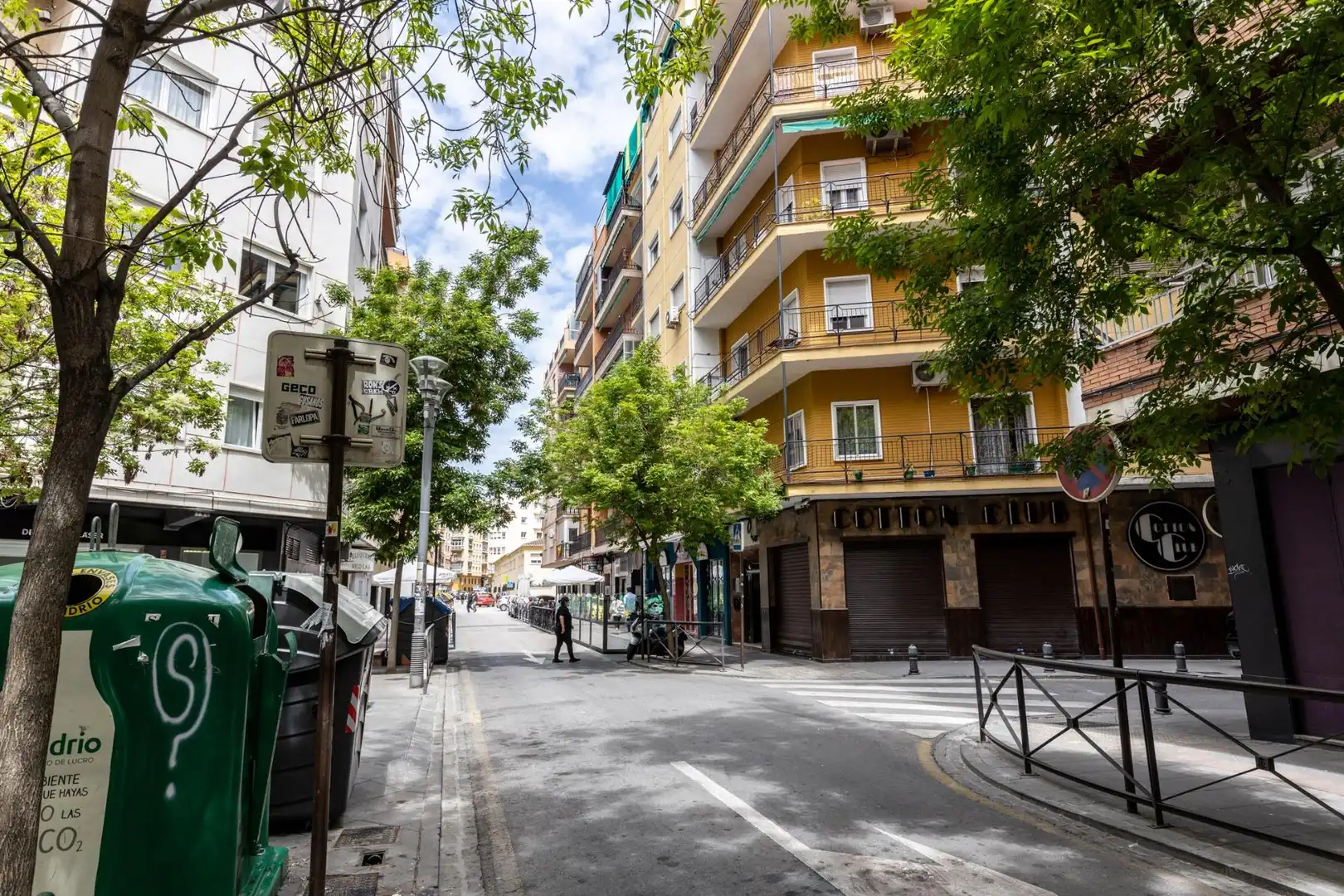 Außenansicht von Wohnung zum Verkauf in Granada mit Parkett