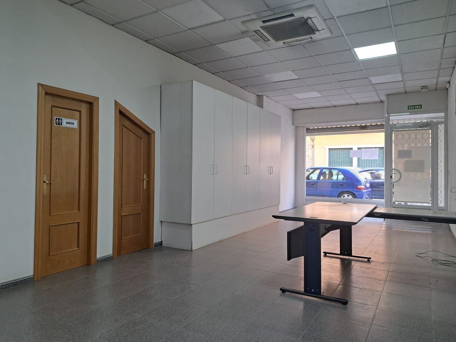 Local de alquiler en Requena con Aire acondicionado